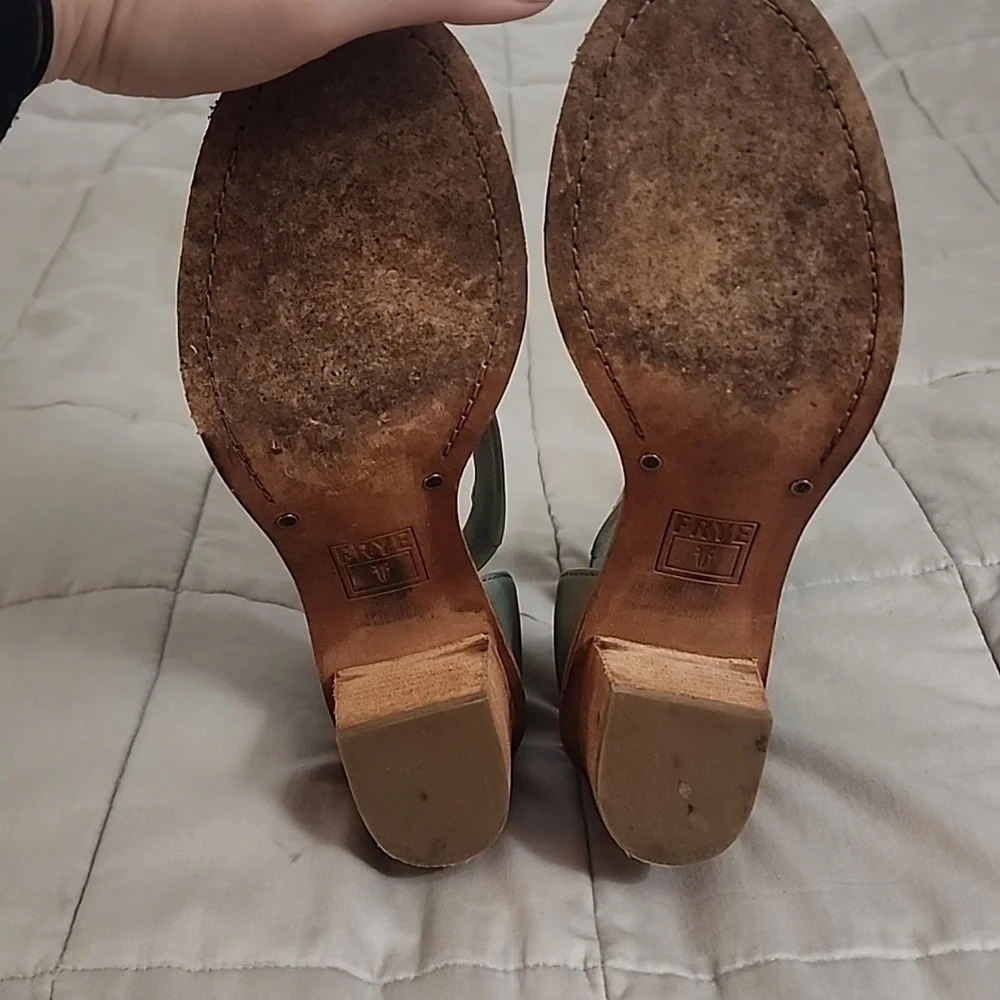 Frye Ankle-Strap Sandals in Sage Green Sz 8